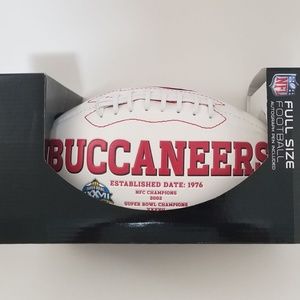 Tampa Bay buccaneers, Pen Included